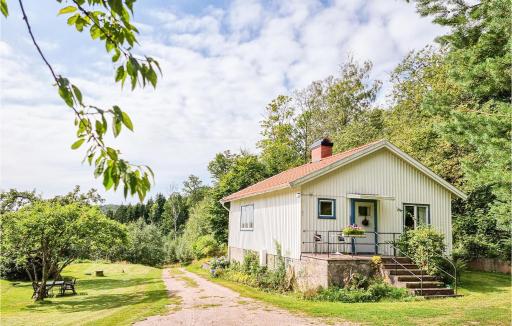 2 Bedroom Cozy Home In Brastad - Housity