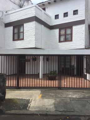 Beautiful Colonial House - Housity
