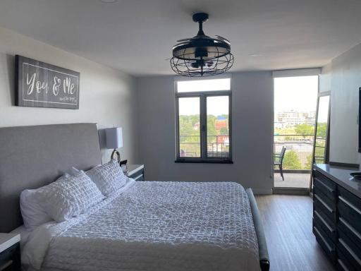 Beautiful 2 bedroom Condo with Great Midtown Views - Housity