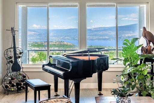 Stylish Single House With Lake & Mountain View - Housity