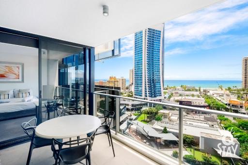 Circle on Cavill, 1 Bedroom Ocean Family Apartment Surfers Paradise - Housity