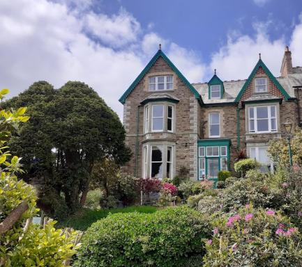 Penrose Bed & Breakfast - Housity