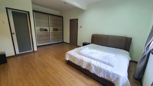 Spacious Idyllic Bungalow Homestay Kerteh - Housity