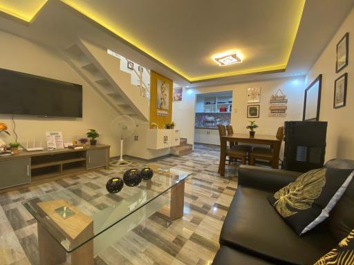 MAJESTIC 2 BR TOWNHOUSE - near AQUA PLANET & CLark Airport - TRP8 - Housity
