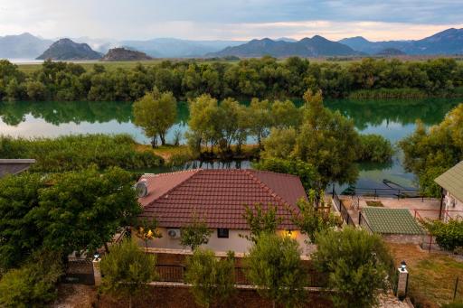 Lotos Luxury House - Skadar Lake - Housity