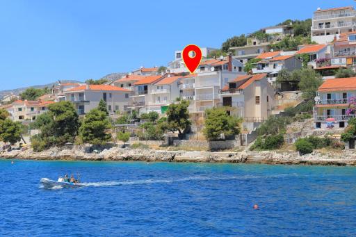 Apartments by the sea Okrug Donji, Ciovo - 19974 - Housity