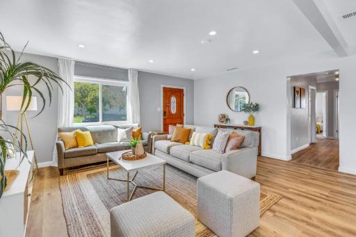 LUX -- A Perfect Home in South Bay 10 Mins to Beaches - Housity