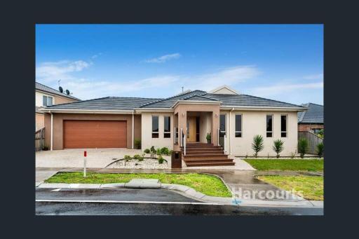 Contemporary 5 bedroom Villa With Pool - Housity