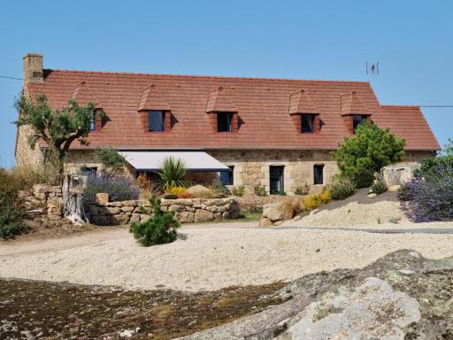 Longère rénovée sur les hauteurs de Perros-Guirec - Housity