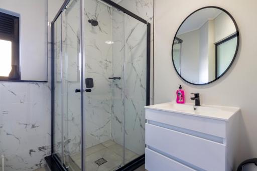 Lovely 1 Modern bedroom in Waterfall City - Housity