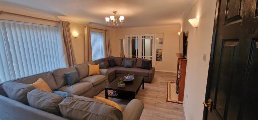 Shirley L, Milton, Cambridge, 4 BR House, Newly Refurbished - Housity