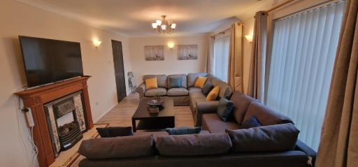 Shirley L, Milton, Cambridge, 4 BR House, Newly Refurbished - Housity