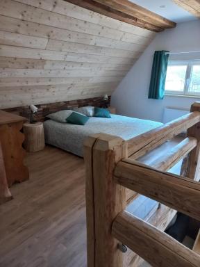 Gîte de l'Abbatiale,3 étoiles, dans une grange du XVIIIème ,1 à 6 personnes - Housity