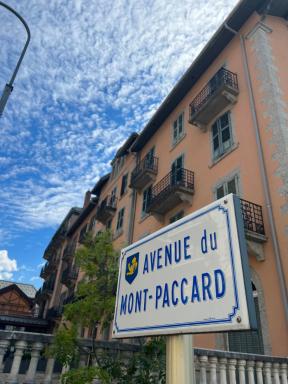 onlysaintg - Apartment Bernadette Spacious 4 bedrooms Great views, 120 m2 Only 500m from the centre and ski lift GREAT YEAR ROUND - Housity
