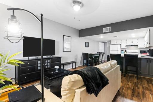 Incredible location in Old Town 2 King Bds & Patio - Housity