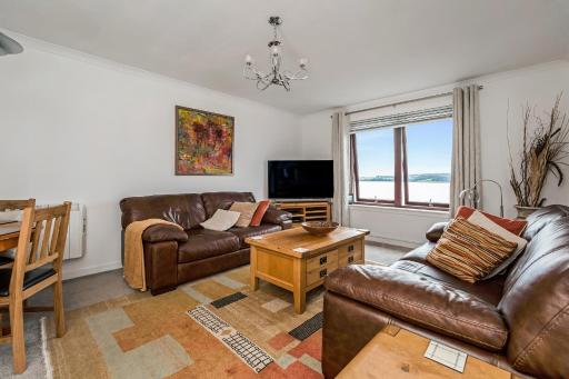 Penthouse Seafront Largs - Housity
