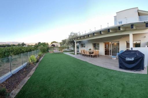 Amazing Villa by the River - Housity