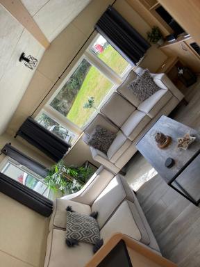 Percy Wood Lodge with Hot Tub near Alnwick - Housity