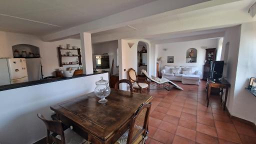 APPARTAMENTO INCANTEVOLE CON GIARDINO - Housity