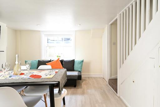 Homey Downtown Brighton Two Bedroom Townhouse Near Sea Front, up to 7 guests - Housity