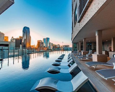Luxury High-rise Condo Downtown Dallas - Housity