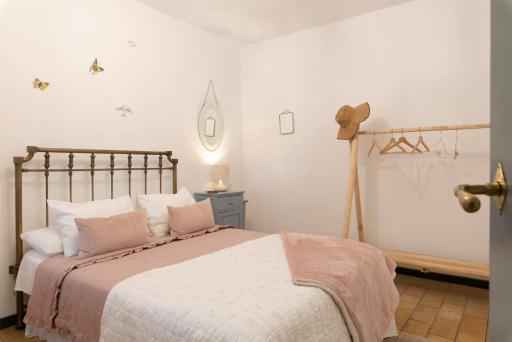 Andalusian Courtyard - Housity