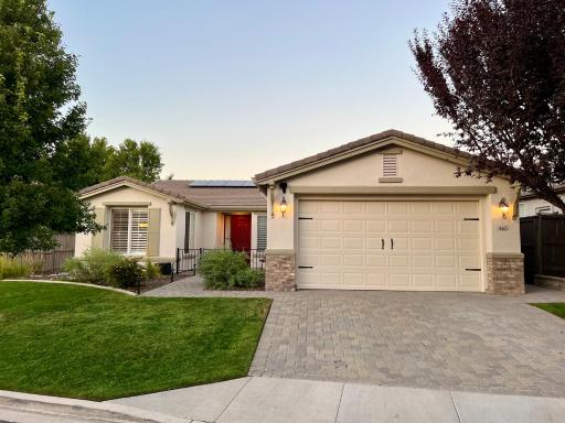 Cozy Casa w/fireplace, double ovens, garage parking, EV Charger 20min Mt Rose; 40 2 Tahoe - Housity