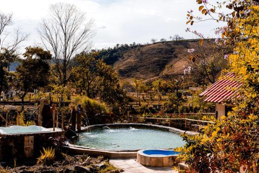 Casa de Campo c Piscina e Churrasq em Heliodora MG - Housity