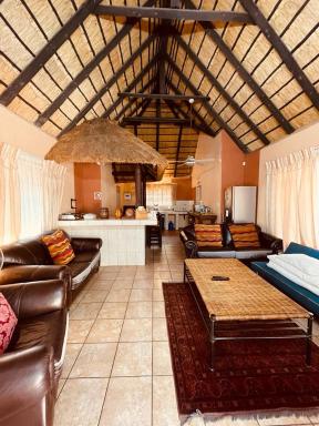 John and Noleen's place - Housity