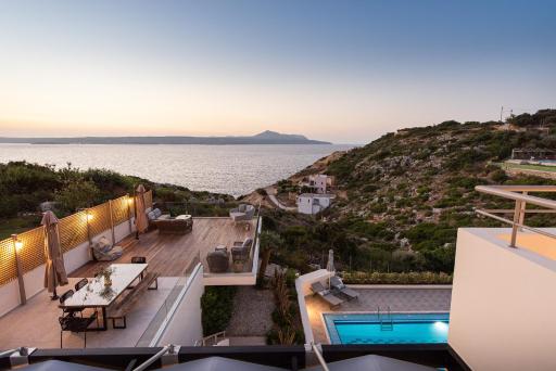 ELIDA -pool, billiard, views, 4min walk to the sea - Housity