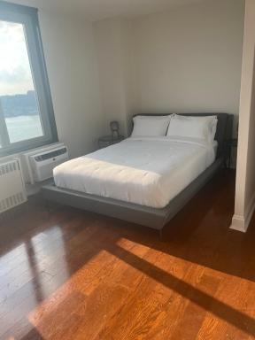A breathtaking Studio overlooking the Hudson River and The city skylines - Housity