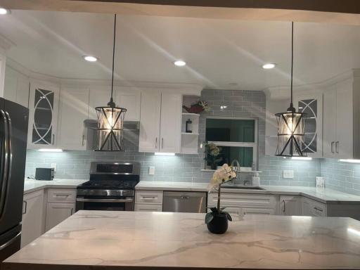 5 bedroom house in prestigious neighborhood! - Housity