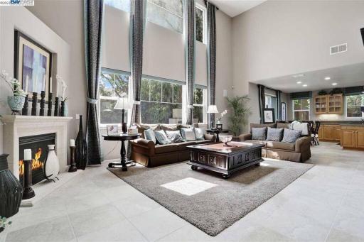 Cheerful Executive 4-bedroom residential home - Housity