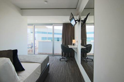 Phaedrus Living: Luxury Suite Nicosia 504 - Housity