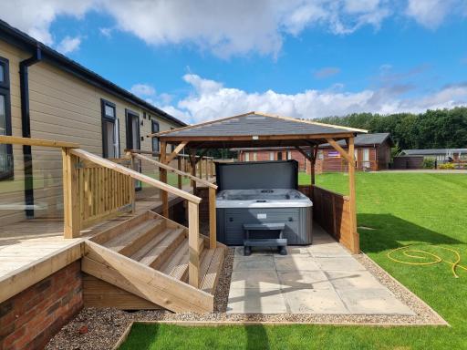 Remarkable 2-Bed Luxury Lodge in Routh with hottub - Housity