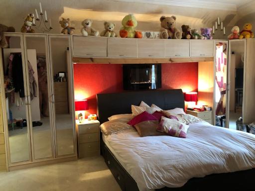 Executive Home for Business or Family use - Housity