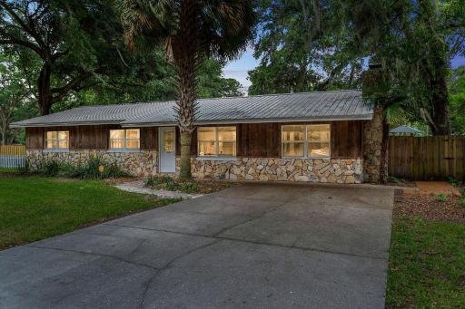 Charming Cottage With Pool Table 15 Min From WEC - Housity