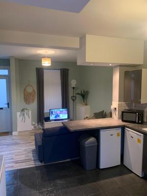 2 bedroom cheerful house close to city Center - Housity