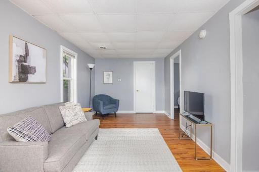 Cozy 1BR Home W Free Parking in Valley Junction - Housity