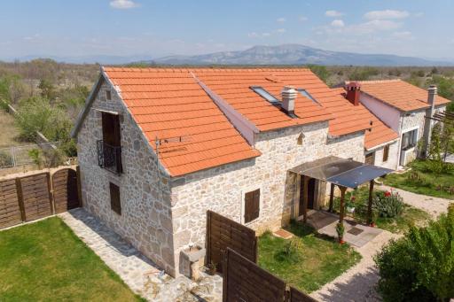 Family friendly house with a swimming pool Bogatic, Krka - 17168 - Housity