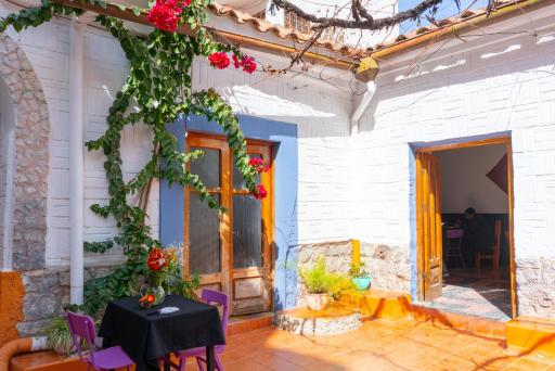 Hostal Zeballos - Housity
