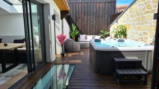 Villa Rousseau - Jacuzzi & Cinema dans Bordeaux - Housity