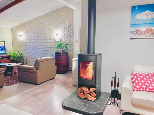 Footprints in the Sand, Silver Sands Beach House - Housity