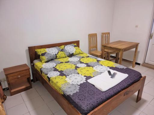 CHAMBRES PRIVEES CLIMATISEE ACCES DOUCHE -CUISINE-SALON - Housity