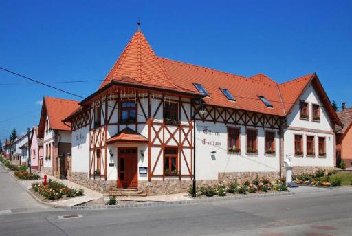 Szent Anna Étterem és Panzió - Housity