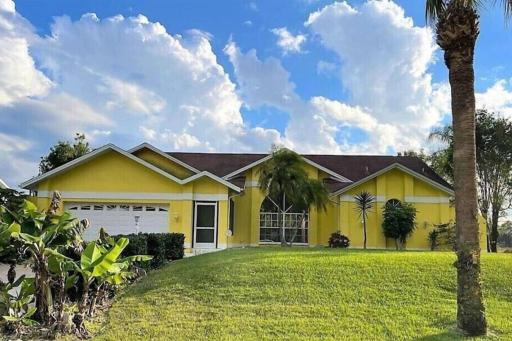 The Yellow Home amazing lake view - Housity