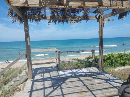 Melbourne Beach Ocean Front house on 1.2 acres - Housity