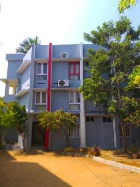 Hotel Sunday - Townhouse Club Airport Trivandrum - Housity