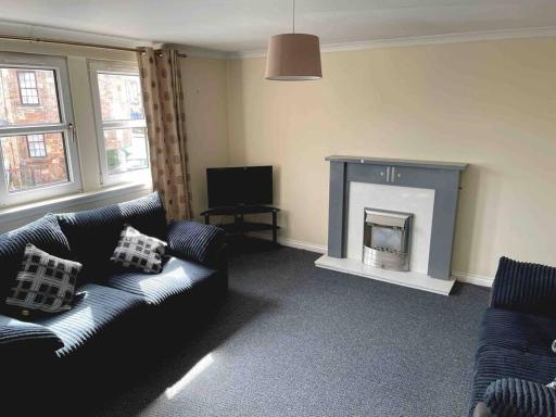 Modern 2 bed flat, private parking & sec entry - Housity