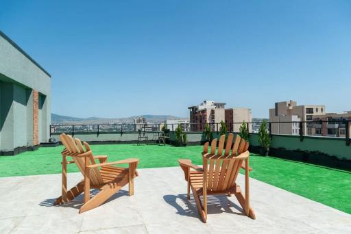 Epic 1 Bed unit-Huge Balcony area - Housity